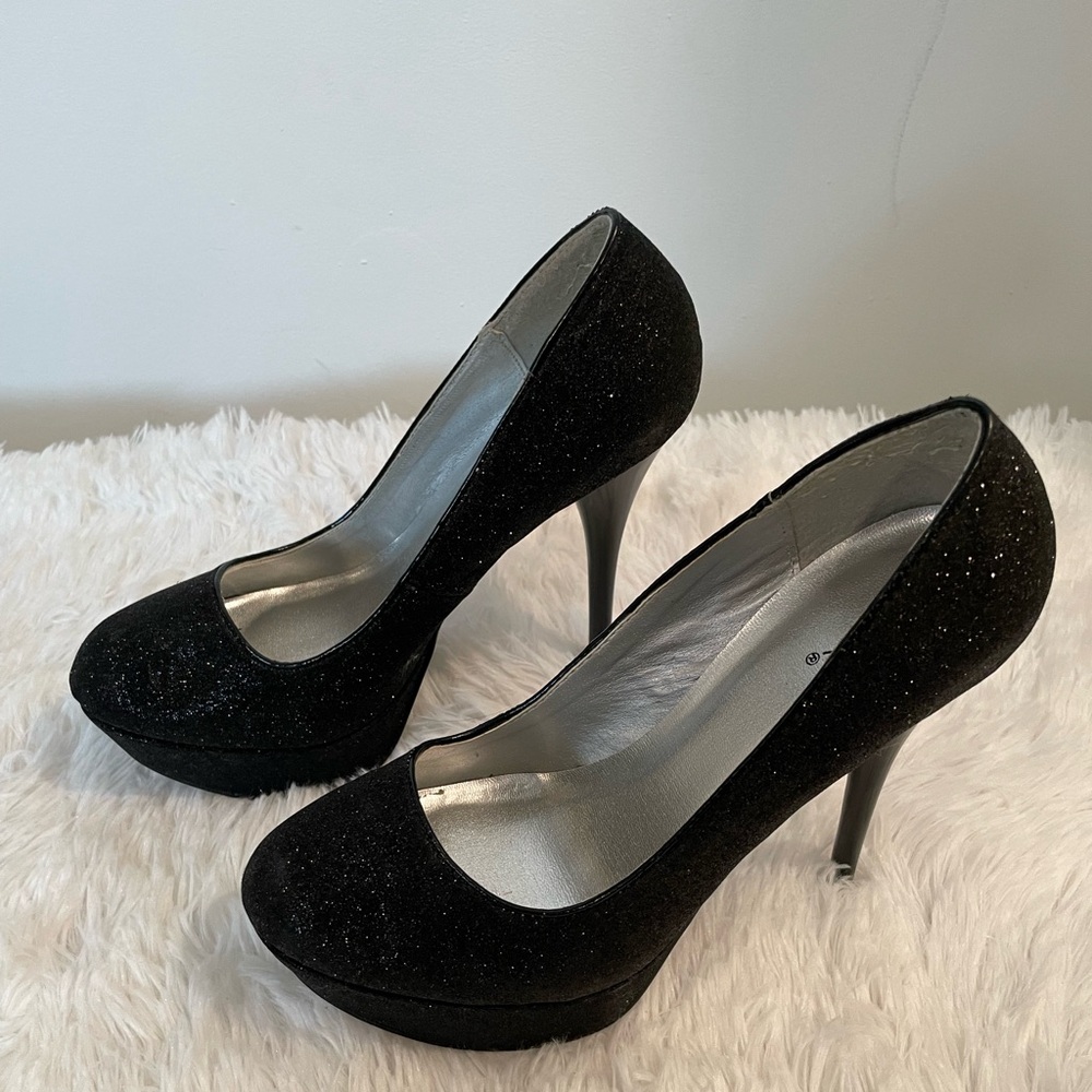 Black Glitter Pump
